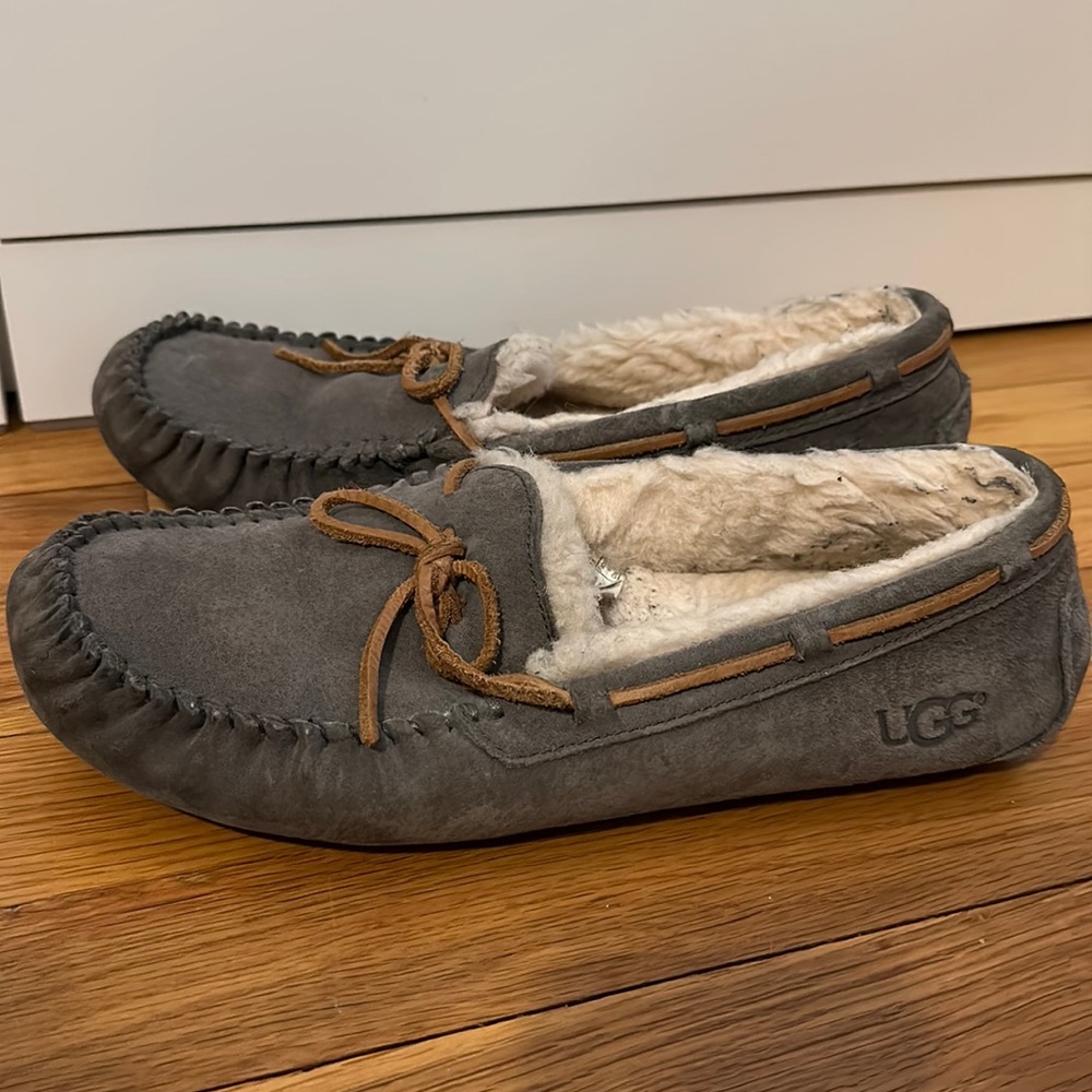 Ugg Dakota moccasins